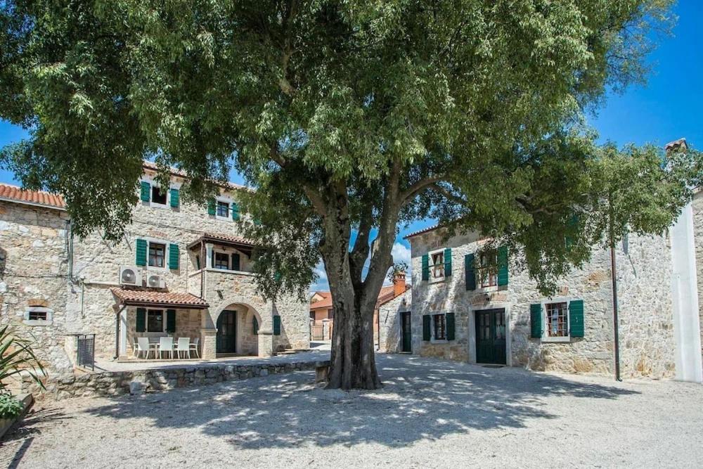 Villa Antonci-18, Pool, 3 Houses, Jacuzzi, Private Territory Antonci  Exterior foto